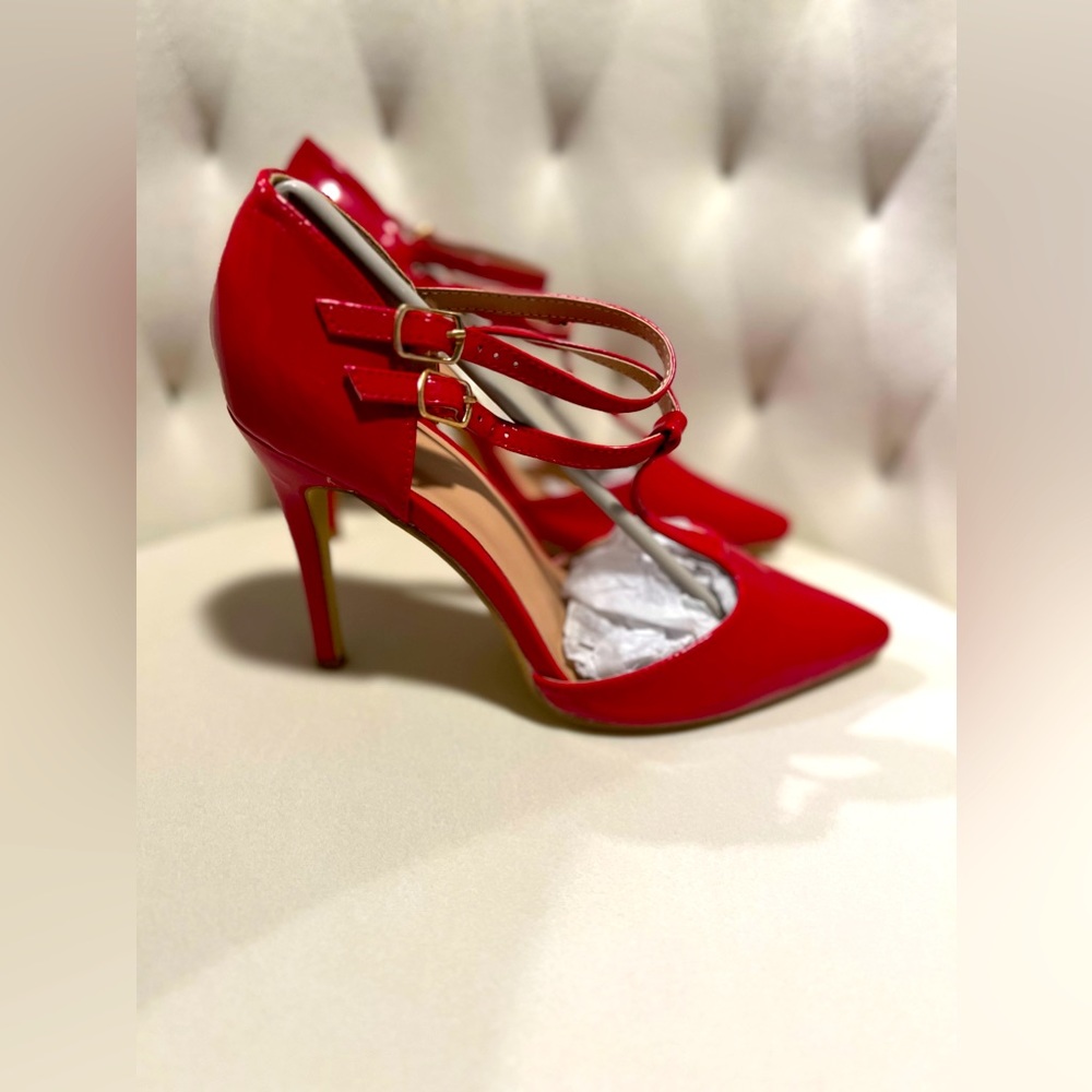 Brand New Journee Collection Red Strappy Heels 👠